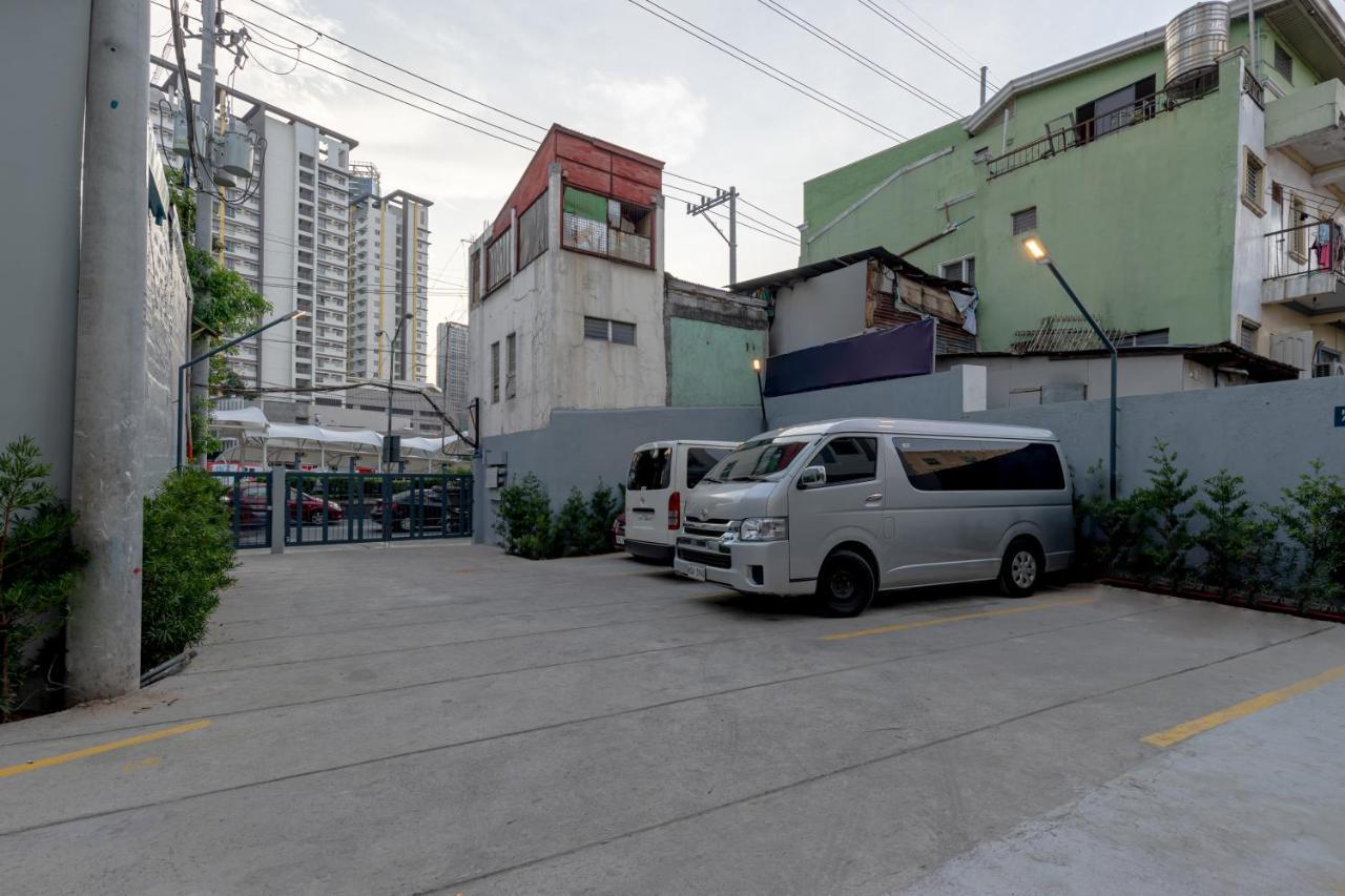 Ihotel Uptown Bgc Manila Exterior photo